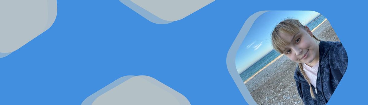 Blog banners Sally at the beach